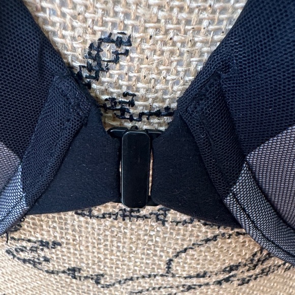 NWT Victoria's Secret Black and Gray Bra - Picture 3 of 6